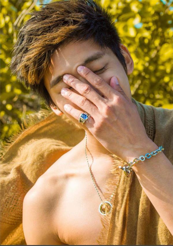 Whoseman-4-明星教練男丁格爾-芬達-全裸非全見寫真書